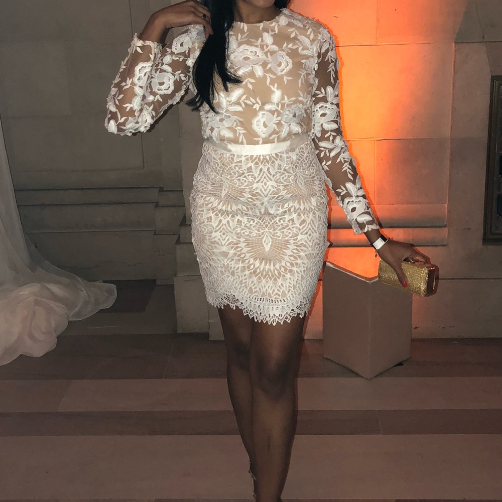Monique Lhuillier Bridesmaids White Lace Long Sleeve Dress